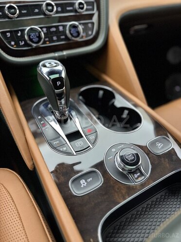 Bentley Bentayga-25