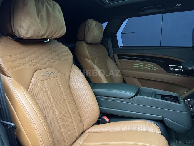 Bentley Bentayga-33