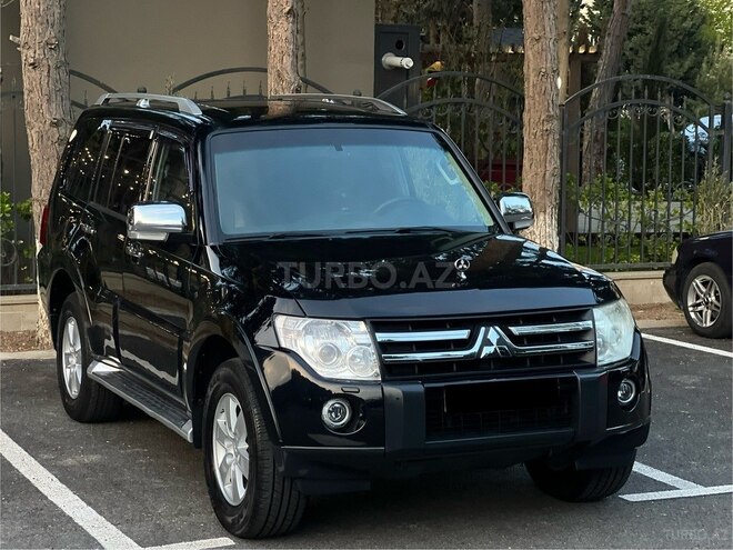 Mitsubishi Pajero-4