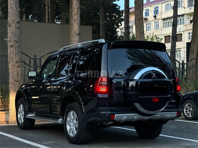 Mitsubishi Pajero-9