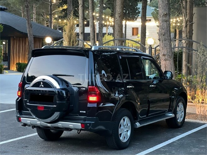 Mitsubishi Pajero-12