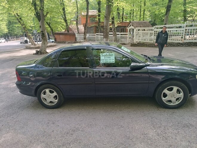 Opel Vectra 1998, 250,000 km - 1.6 l - Quba