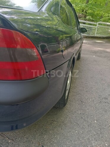 Opel Vectra 1998, 250,000 km - 1.6 l - Quba