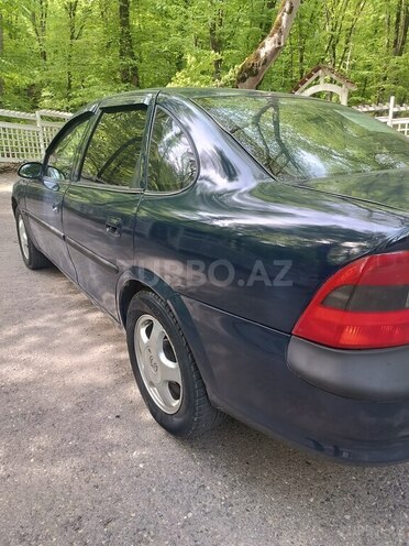 Opel Vectra 1998, 250,000 km - 1.6 l - Quba