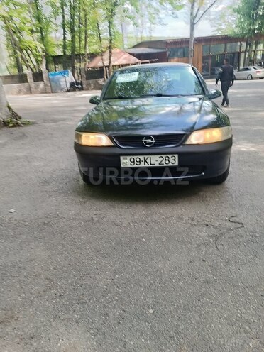 Opel Vectra 1998, 250,000 km - 1.6 l - Quba