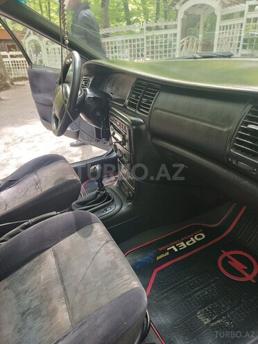 Opel Vectra 1998, 250,000 km - 1.6 l - Quba