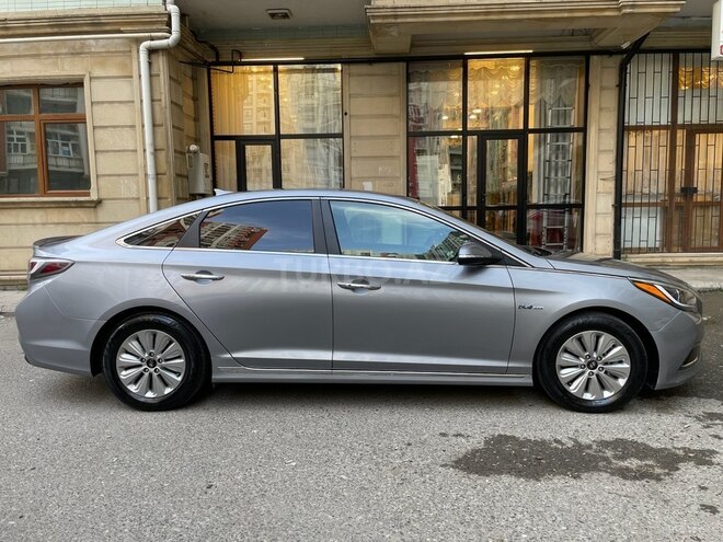 Hyundai Sonata-4
