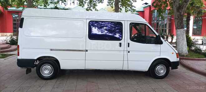 Ford Transit-9