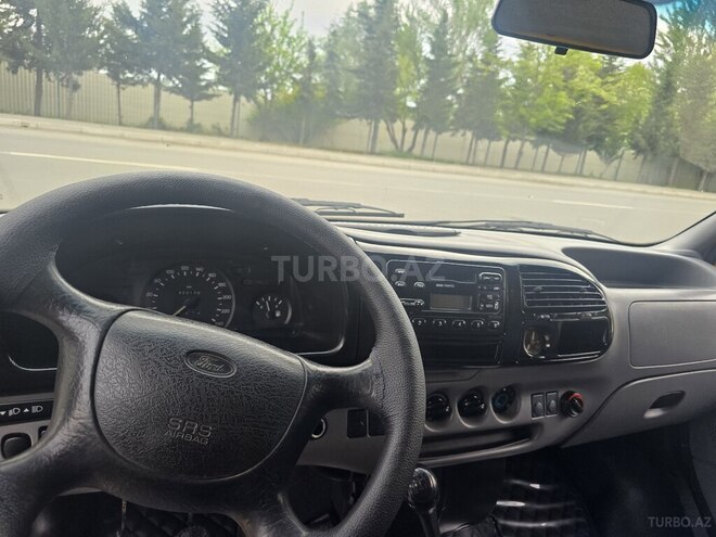 Ford Transit-17