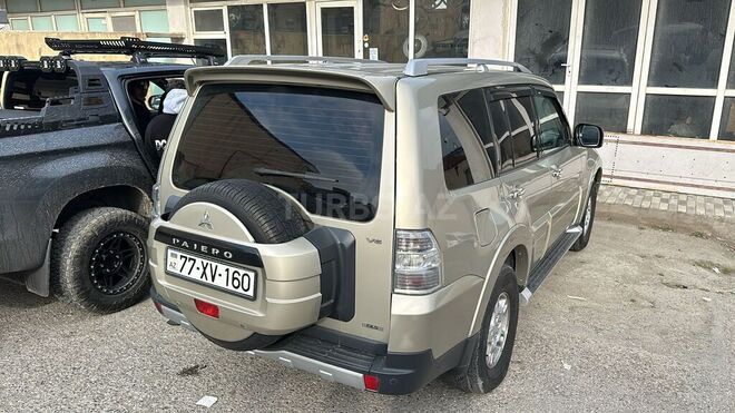 Mitsubishi Pajero-2