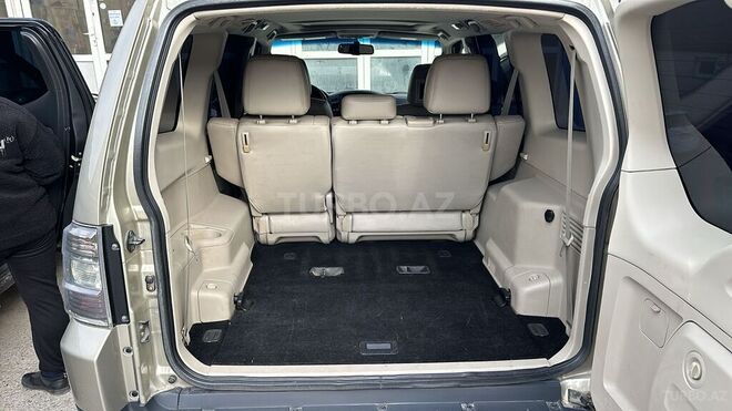 Mitsubishi Pajero-6