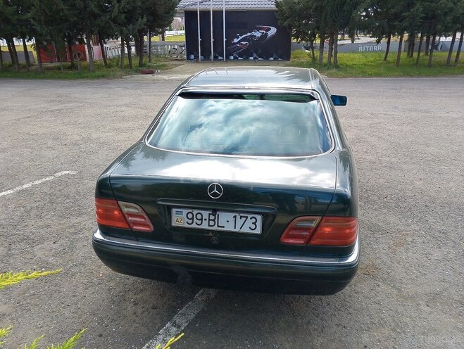 Mercedes E 240 1998, 423,000 km - 2.4 l - Astara