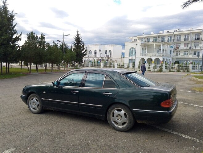 Mercedes E 240 1998, 423,000 km - 2.4 l - Astara