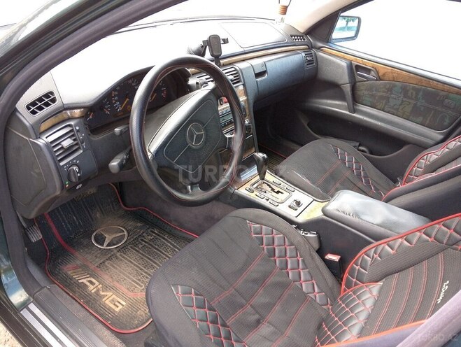 Mercedes E 240 1998, 423,000 km - 2.4 l - Astara