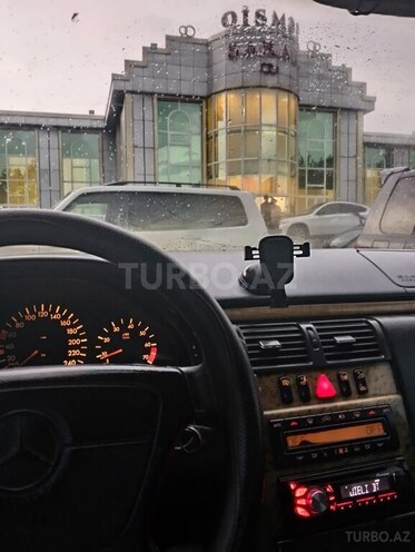 Mercedes E 240 1998, 423,000 km - 2.4 l - Astara