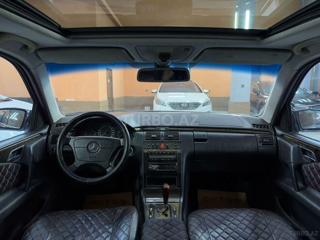 Mercedes E 240-4