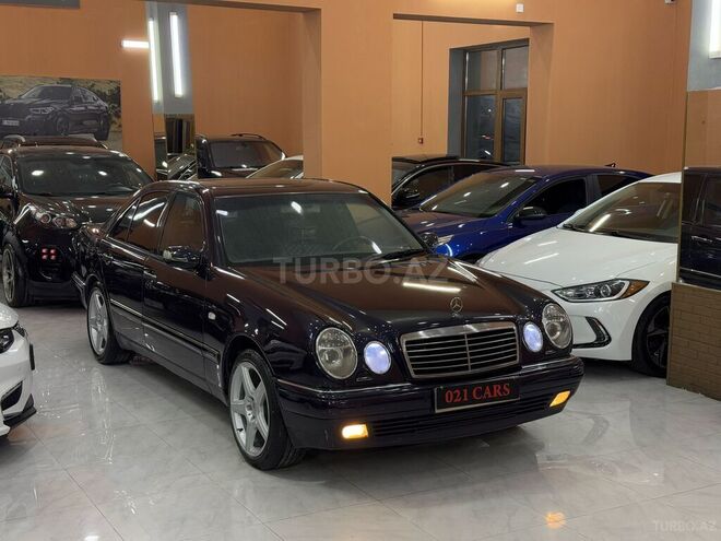 Mercedes E 240-11