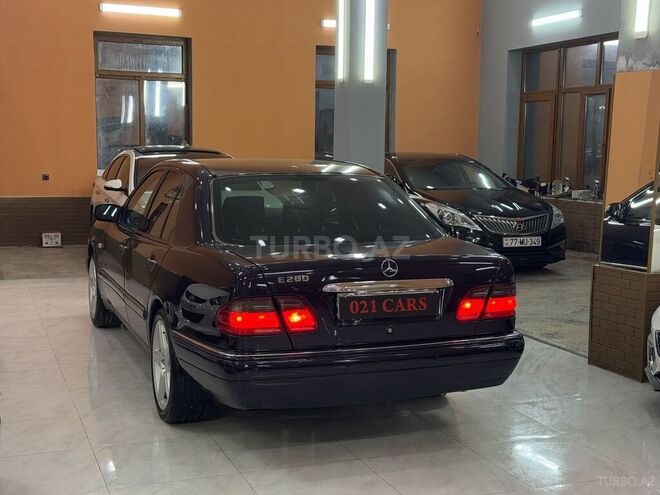 Mercedes E 240-16