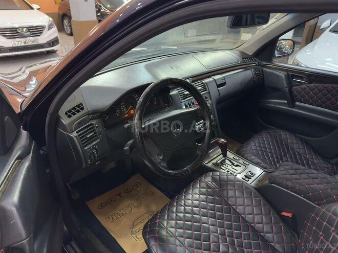 Mercedes E 240-12