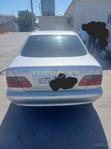 Mercedes E 220 d 2001, 634,500 km - 2.2 l - Bakı