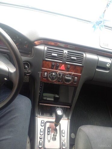 Mercedes E 220 d 2001, 634,500 km - 2.2 l - Bakı