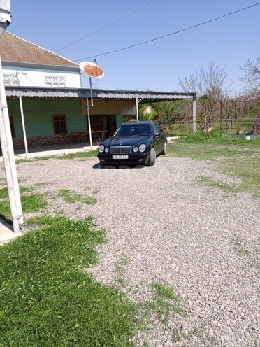 Mercedes E 240 1998, 325,000 km - 2.4 l - Sabirabad