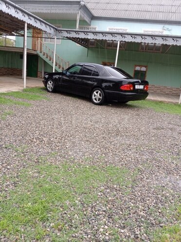 Mercedes E 240 1998, 325,000 km - 2.4 l - Sabirabad