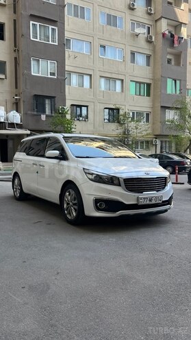 Kia Carnival-2