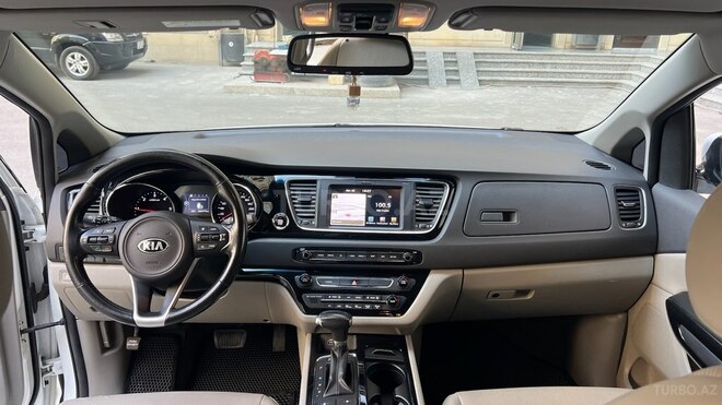 Kia Carnival-12