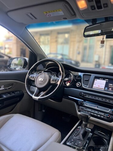 Kia Carnival-11
