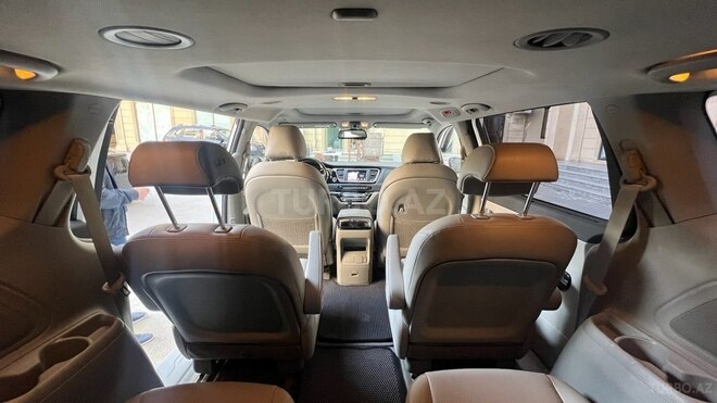 Kia Carnival-13