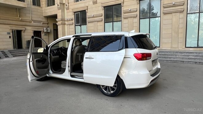 Kia Carnival-9