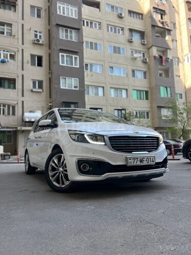 Kia Carnival-1