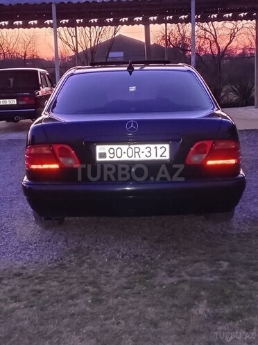 Mercedes E 240 1998, 325,000 km - 2.4 l - Sabirabad