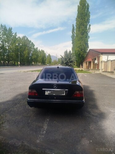 Mercedes E 220 1994, 315,431 km - 2.2 l - Qəbələ