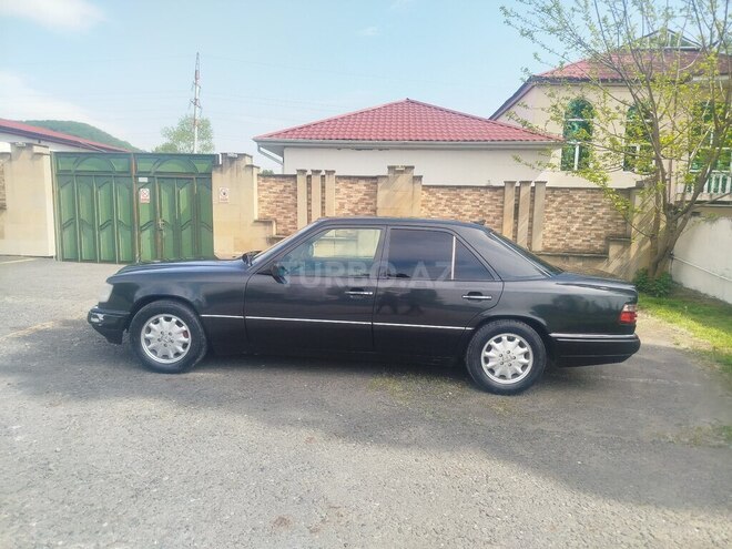 Mercedes E 220 1994, 315,431 km - 2.2 l - Qəbələ