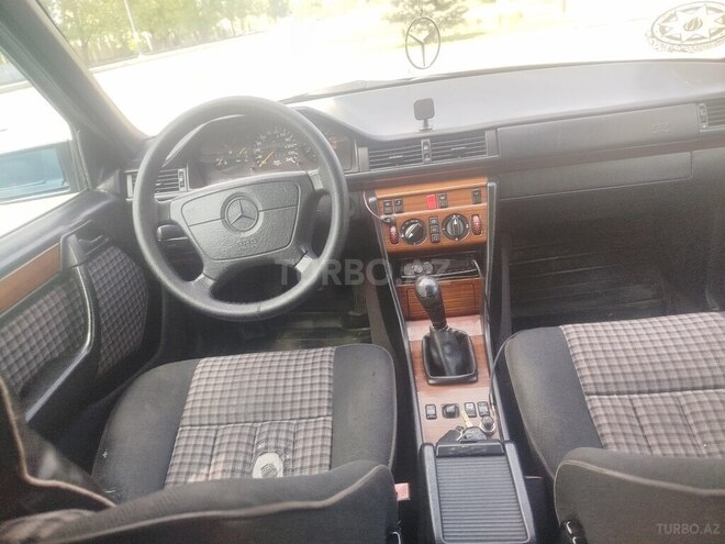 Mercedes E 220 1994, 315,431 km - 2.2 l - Qəbələ
