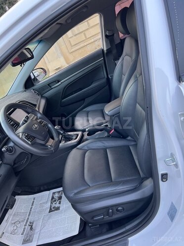 Hyundai Avante 2016, 200,000 km - 1.6 l - Bakı