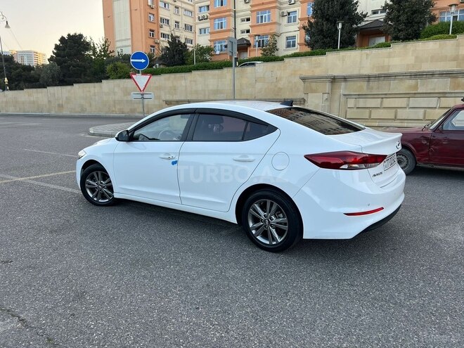 Hyundai Avante 2016, 200,000 km - 1.6 l - Bakı