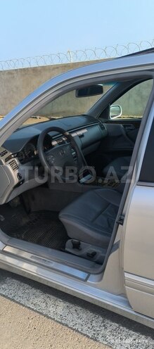 Mercedes E 240 2000, 285,670 km - 2.4 l - Bakı