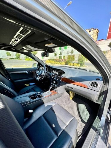 Mercedes C 250-11