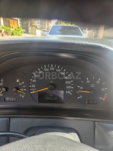Mercedes E 220 d 1999, 399,000 km - 2.2 l - Bakı