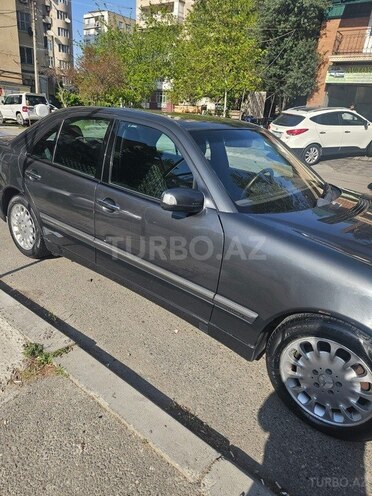 Mercedes E 220 d 1999, 399,000 km - 2.2 l - Bakı