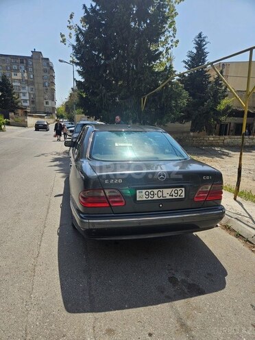 Mercedes E 220 d 1999, 399,000 km - 2.2 l - Bakı