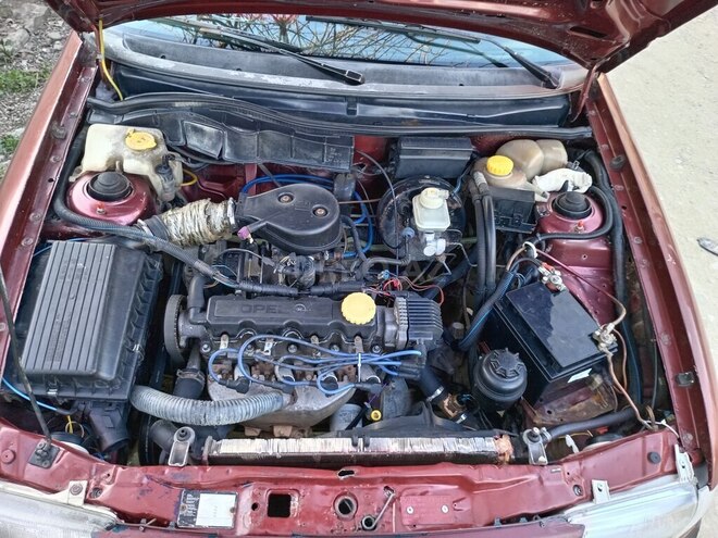 Opel Astra 1997, 444,000 km - 1.6 l - Qusar