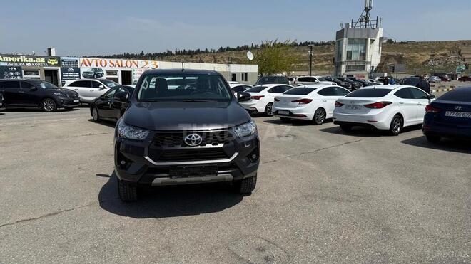 Toyota Hilux-2