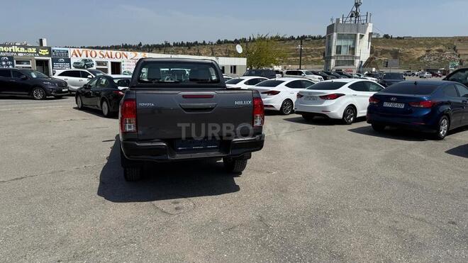 Toyota Hilux-3