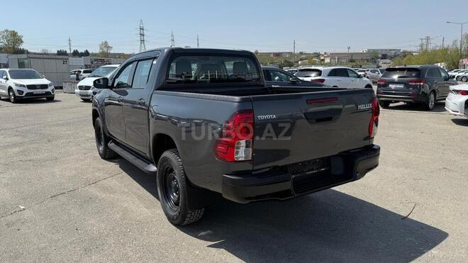 Toyota Hilux-4