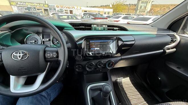 Toyota Hilux-8