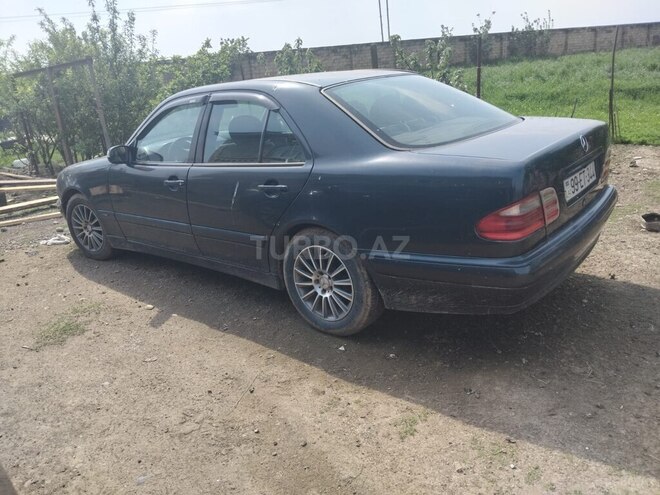 Mercedes E 200 1999, 275,461 km - 2.0 l - Masallı